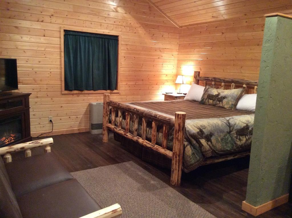 Bear Creek Resort Thompson Falls Room photo